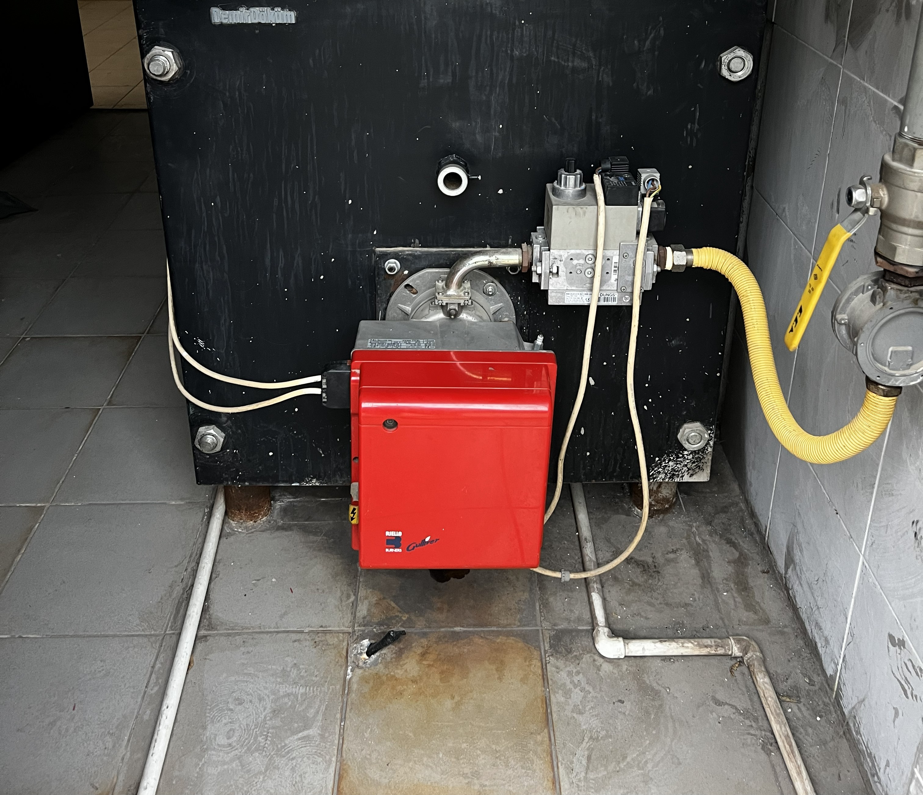 Riello Brenner Spezialservice | Wartung und Emissionskontrolle